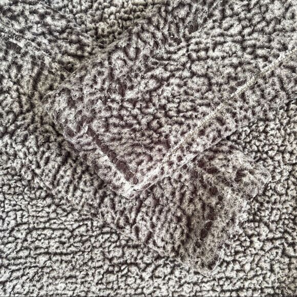 Thread & Supply Wubby Sherpa Pullover Sweatshirt Size Large - Picture 9 of 16